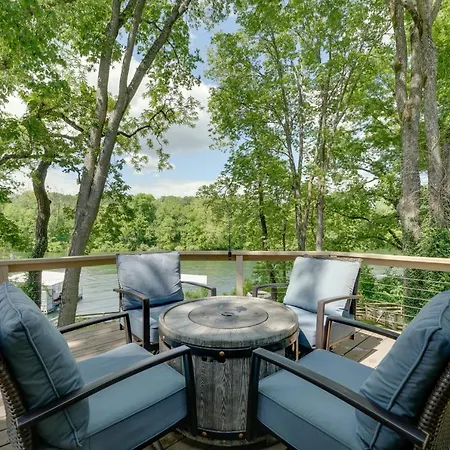 Lakefront Home With Fishing Dock And Fire Table!